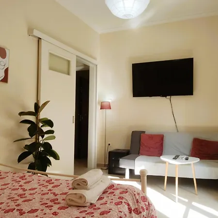 Next To Metro! Bright Apartment With Fully Equipped Kitchen Athene Buitenkant foto
