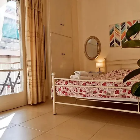 Next To Metro! Bright Apartment With Fully Equipped Kitchen Athene Buitenkant foto