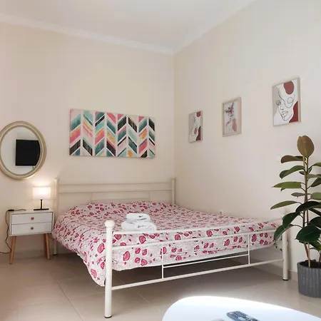 Next To Metro! Bright Apartment With Fully Equipped Kitchen Athene Buitenkant foto