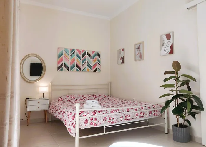 Next To Metro! Bright Apartment With Fully Equipped Kitchen