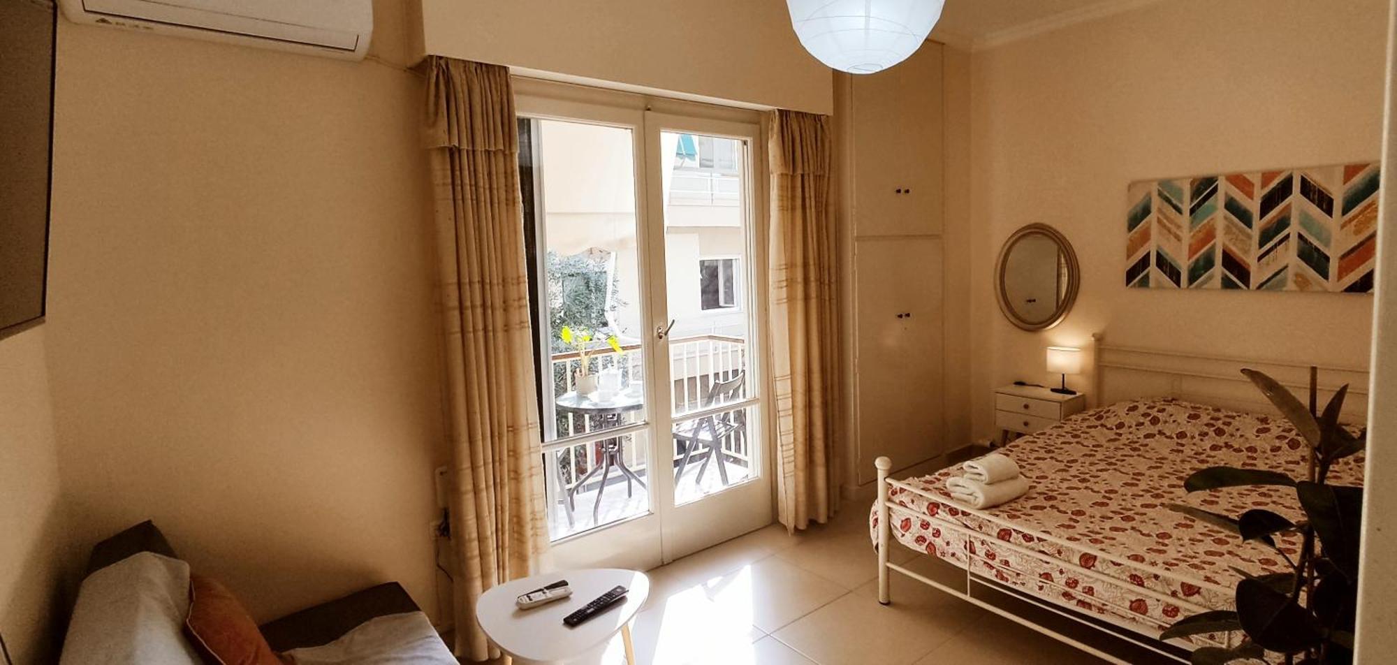 Next To Metro! Bright With Fully Equipped Kitchen * Athene