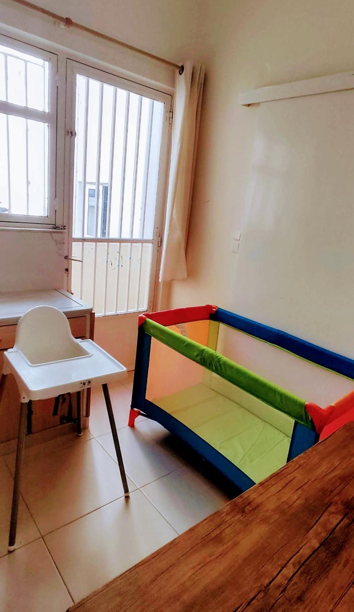 Next To Metro! Bright With Fully Equipped Kitchen Appartement *