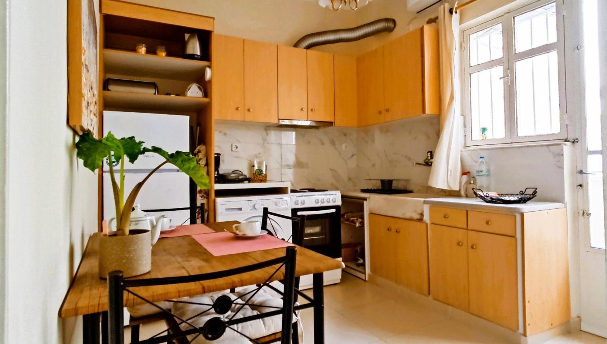 Next To Metro! Bright With Fully Equipped Kitchen Apartment Athens