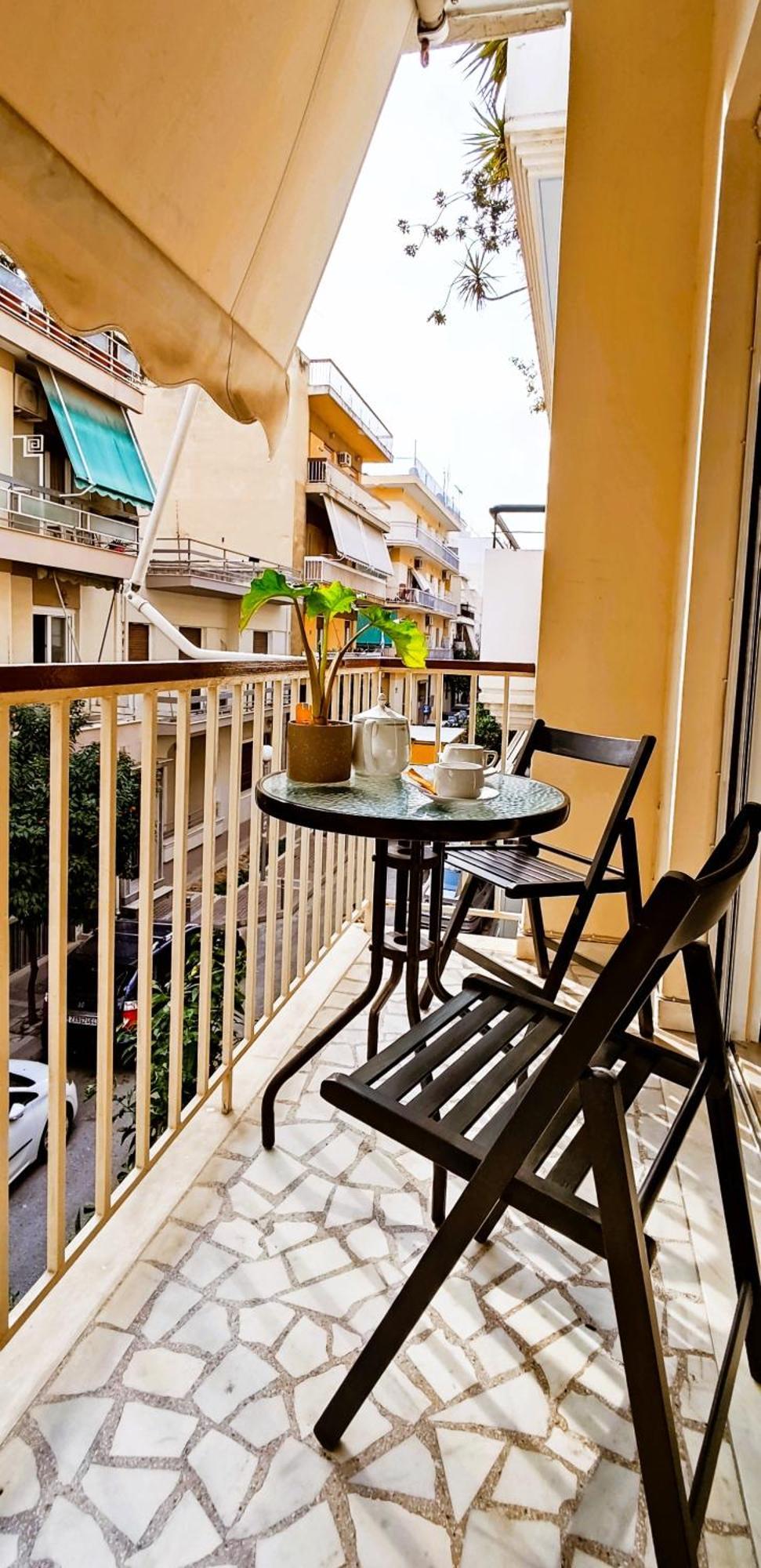 Next To Metro! Bright With Fully Equipped Kitchen Apartment