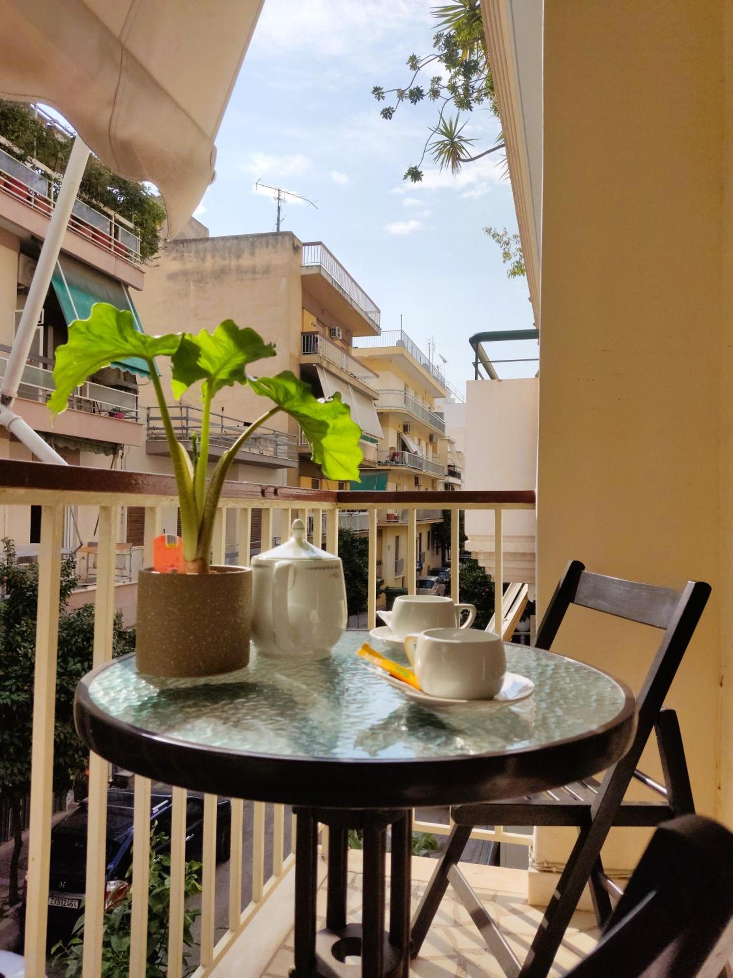 Next To Metro! Bright With Fully Equipped Kitchen *